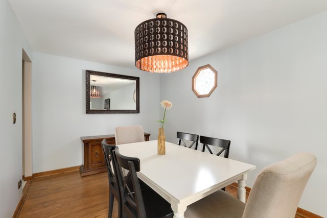 630 Clover Lane Schaumburg, IL 60193 - Photo 4 of 32