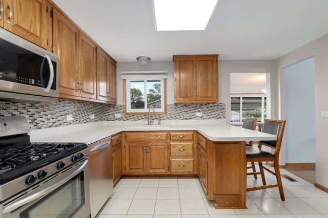 630 Clover Lane Schaumburg, IL 60193 - Photo 6 of 32