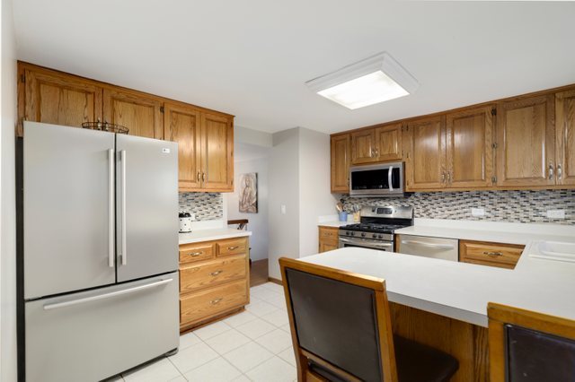 630 Clover Lane Schaumburg, IL 60193 - Photo 8 of 32