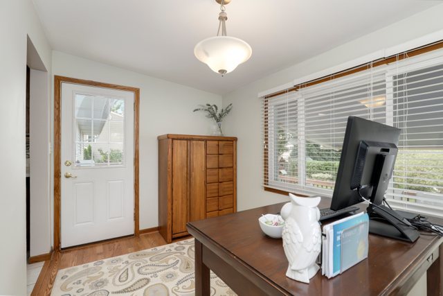 630 Clover Lane Schaumburg, IL 60193 - Photo 10 of 32