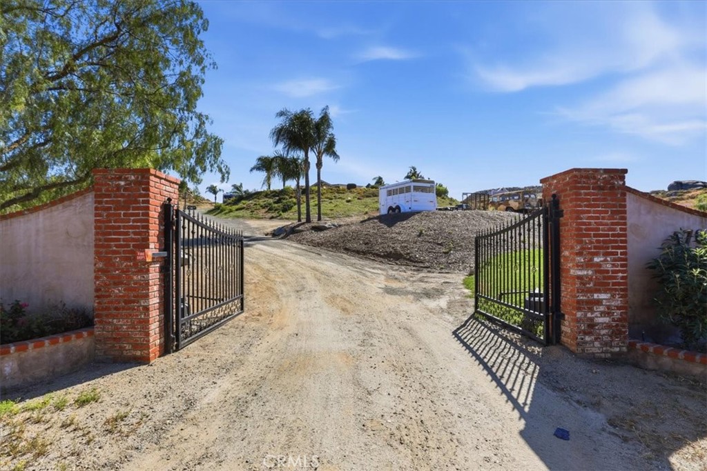 17041 Frankland Lane Riverside, CA 92504 - Photo 9 of 74