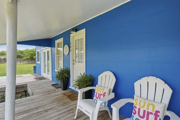 $237,500 | 308 South 6th Street, Rockport, TX 78382