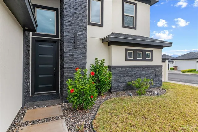 $3,200 | 1000 North Buxton Avenue, Edinburg, TX 78541