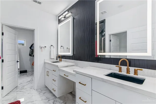 $3,200 | 1000 North Buxton Avenue, Edinburg, TX 78541