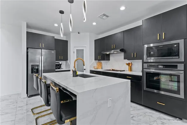 $3,200 | 1000 North Buxton Avenue, Edinburg, TX 78541