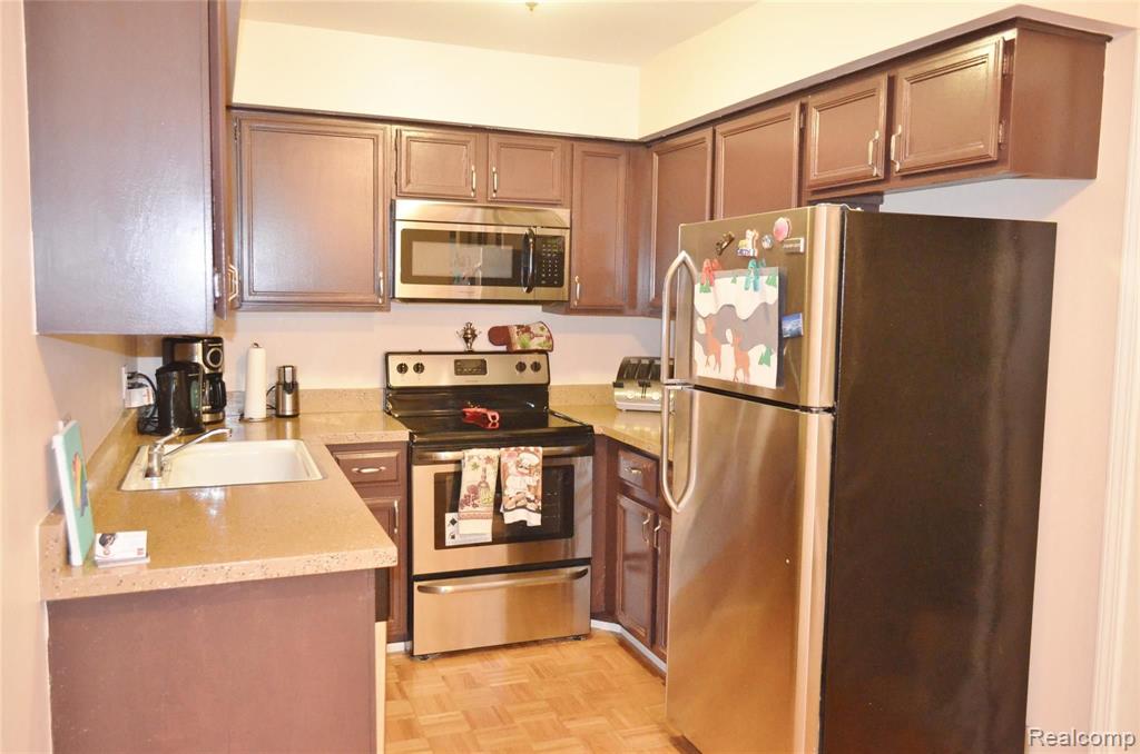 29602 Middlebelt Road, Unit 2801 Farmington Hills, MI 48334 - Photo 8 of 42