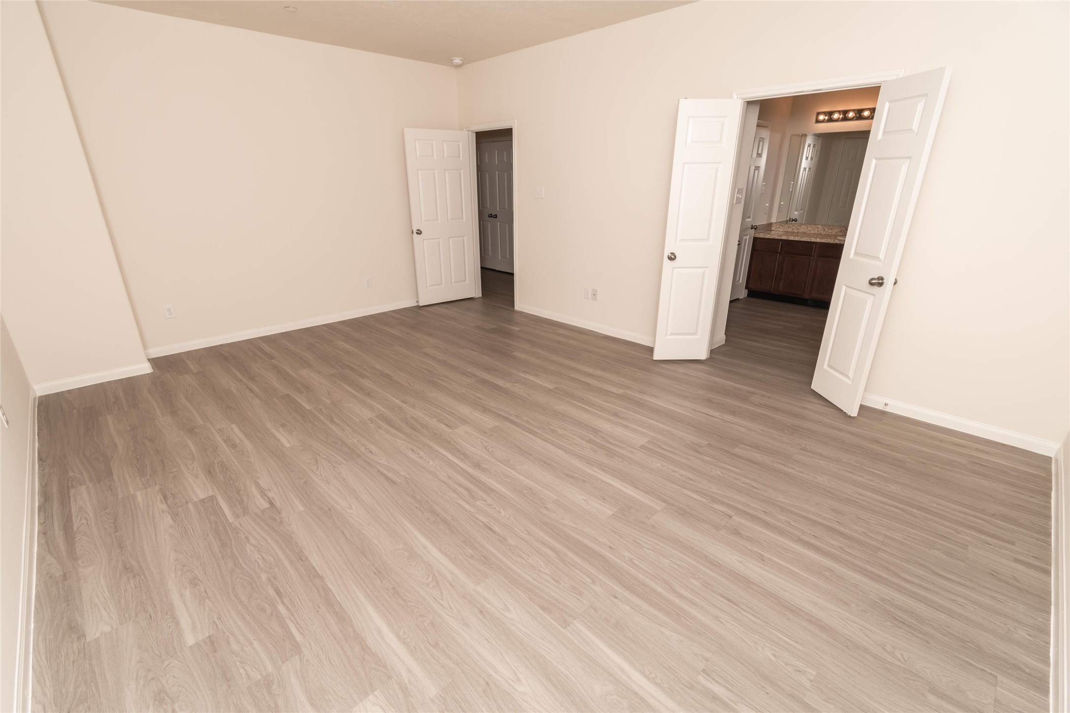 3918 Calgary Circle Missouri City, TX 77459 - Photo 6 of 9 an empty room with wooden floor and closet