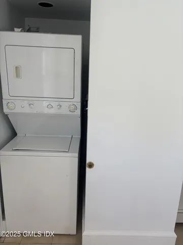 a close up view of a washer and dryer