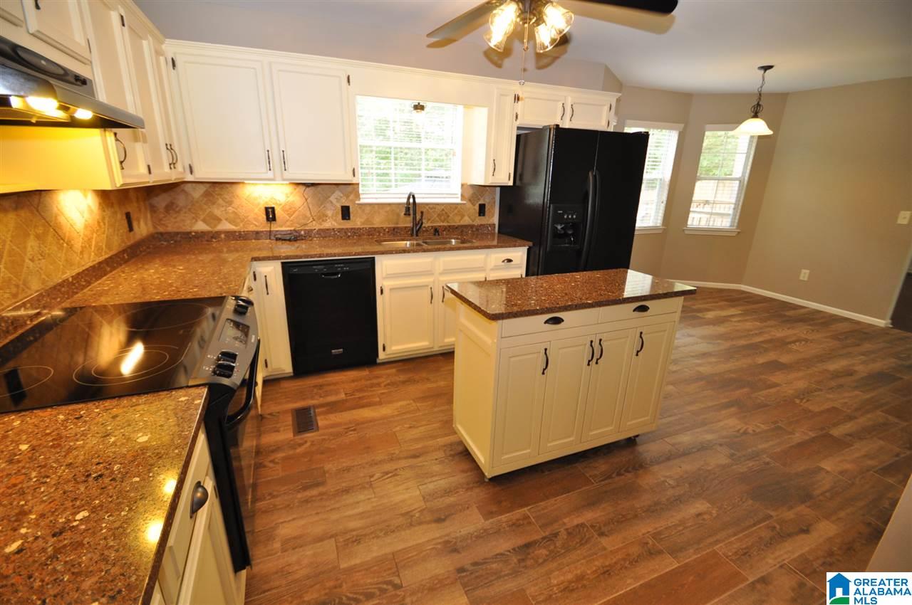 172 Ashford Lane Alabaster, AL 35007 - Photo 2 of 19