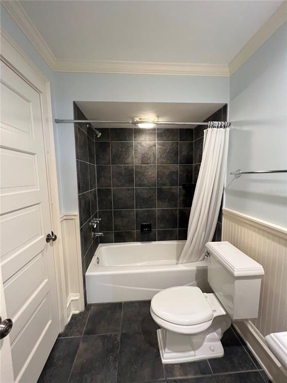 433 Southeast 7th Street Gainesville, FL 32601 - Photo 13 of 28 a bathroom with a toilet and a shower