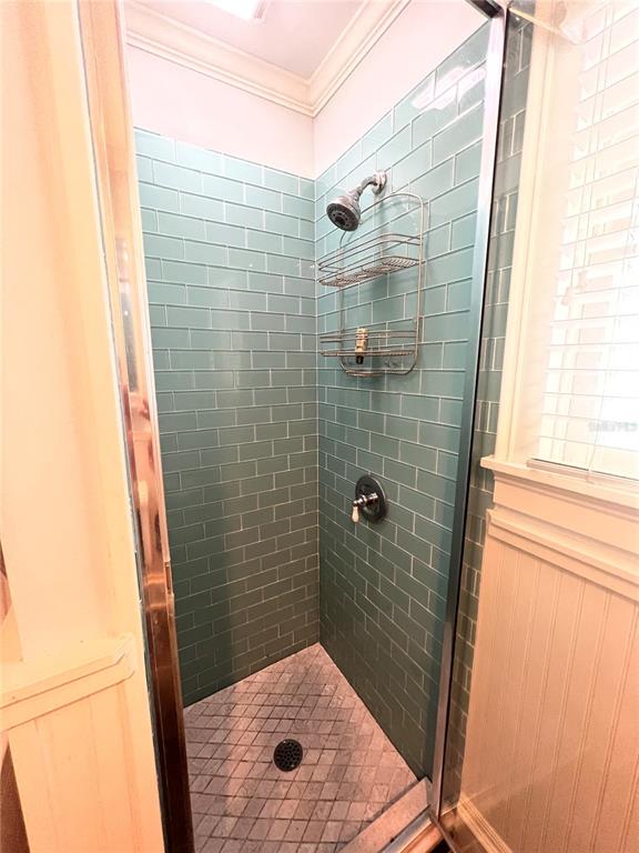 433 Southeast 7th Street Gainesville, FL 32601 - Photo 19 of 28 a bathroom with a shower