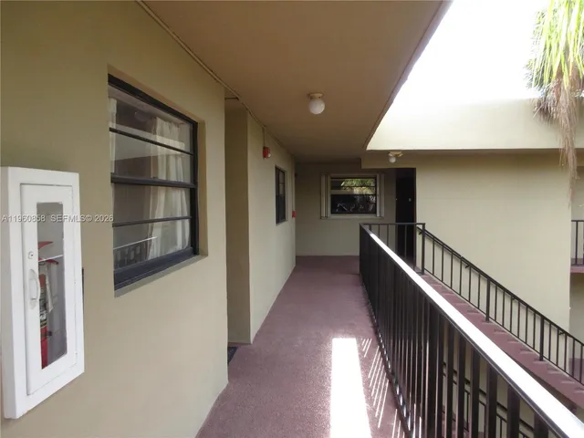 $2,400 | 10835 Southwest 112th Avenue, Unit 305, Miami, FL 33176