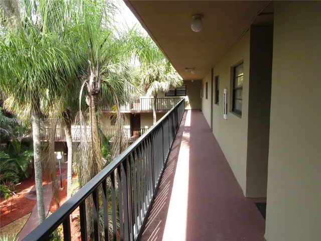 $2,400 | 10835 Southwest 112th Avenue, Unit 305, Miami, FL 33176