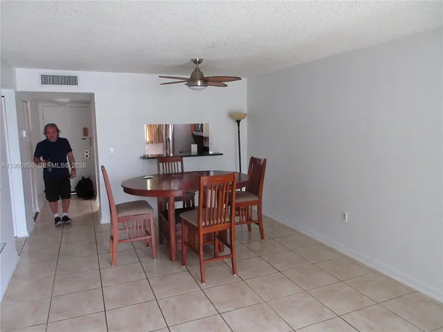 $2,400 | 10835 Southwest 112th Avenue, Unit 305, Miami, FL 33176