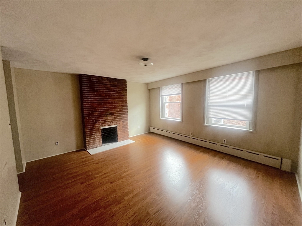 12 Moon Street Boston, MA 02113 - Photo 6 of 9