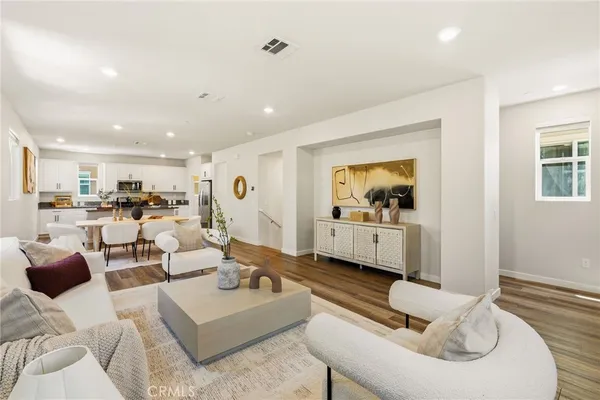 $815,000 | 14700 Sherman Way, Van Nuys, CA 91405