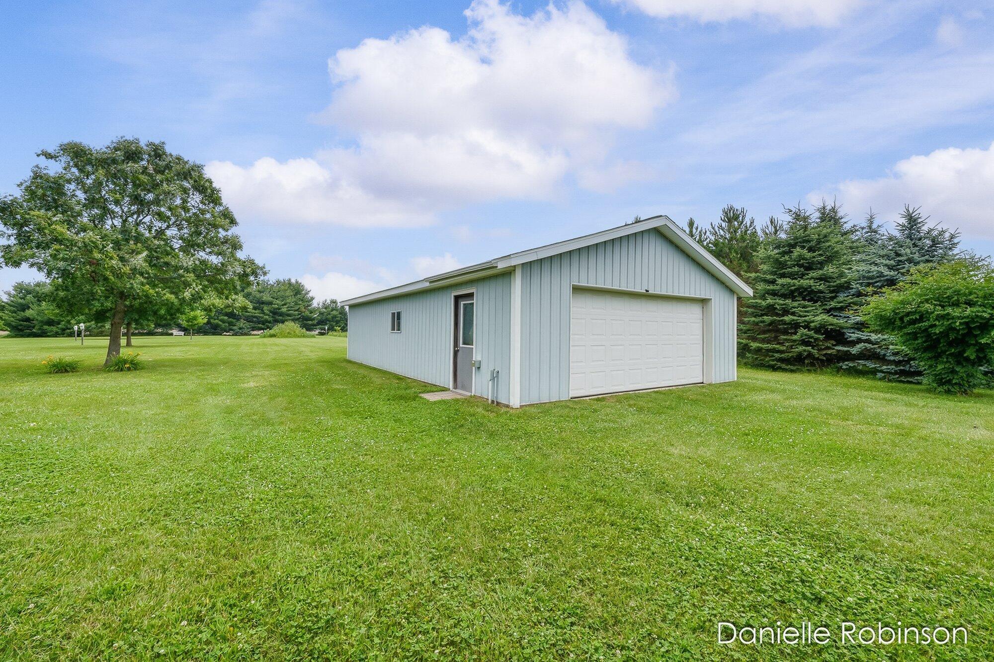 6829 12 Mile Road Northeast Rockford, MI 49341 - Photo 45 of 70 46-WM682912mile-23