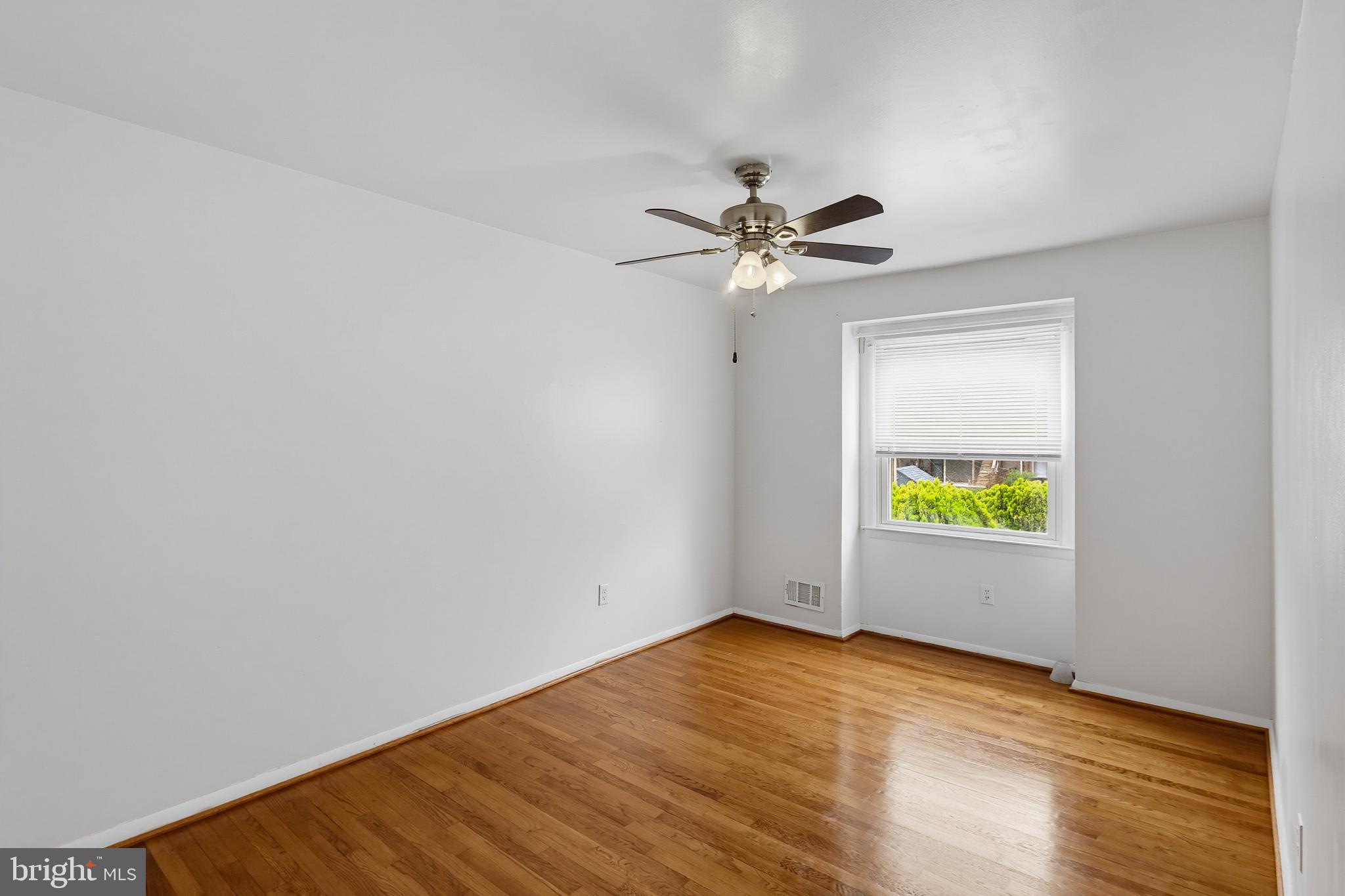 5655 Utrecht Road Baltimore, MD 21206 - Photo 17 of 36 Upper level second bedroom
