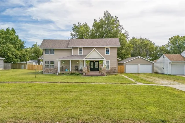 $364,900 | 348 Clinton Street, Osborn, MO 64474