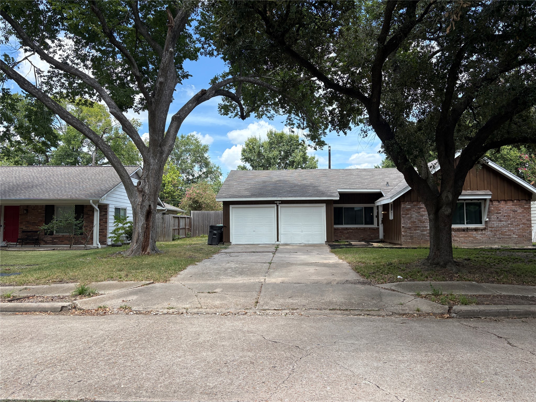7122 Sharpcrest Street Houston, TX 77074 - Photo 2 of 27 Gallery Image 2