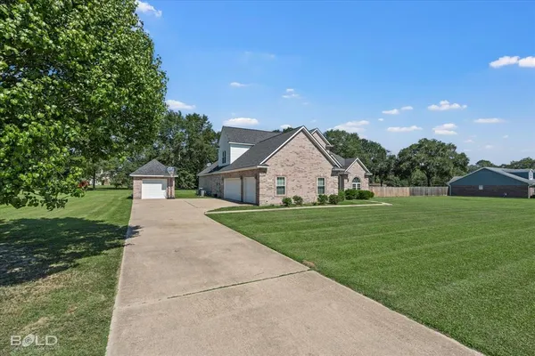 a view of a back yard of the house