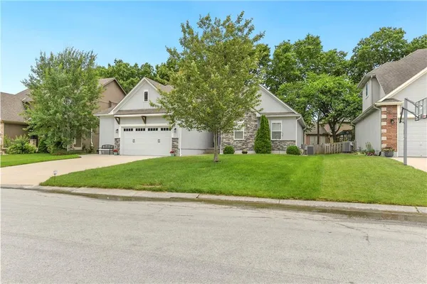 $460,000 | 2821 Southeast Jennifer Drive, Lee's Summit, MO 64063