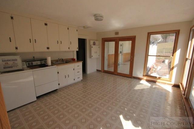 1618 Scenic Road Fries, VA 24330 - Photo 2 of 33