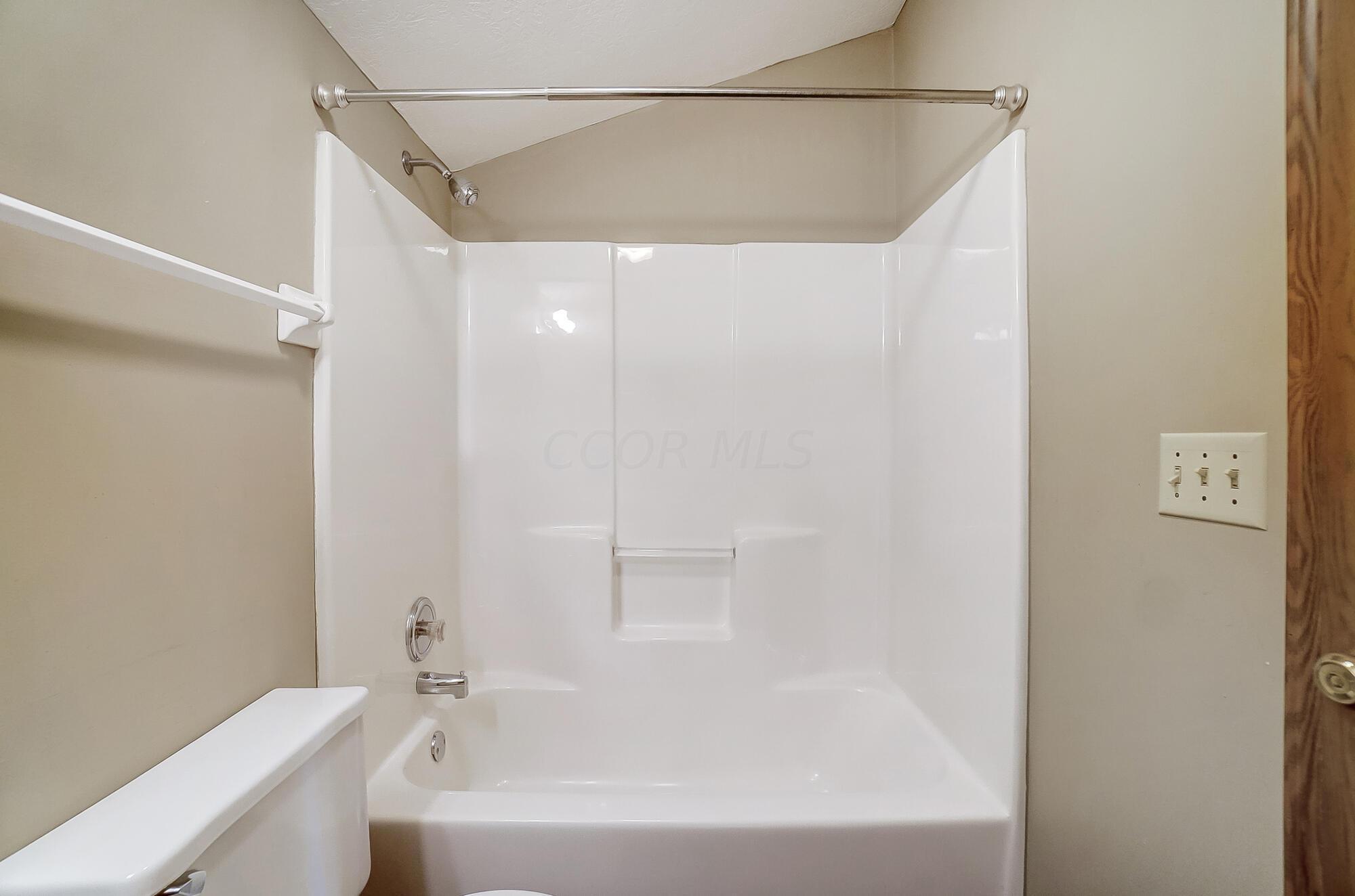 2246 Spindler Road Hilliard, OH 43026 - Photo 35 of 53 Full Bathroom