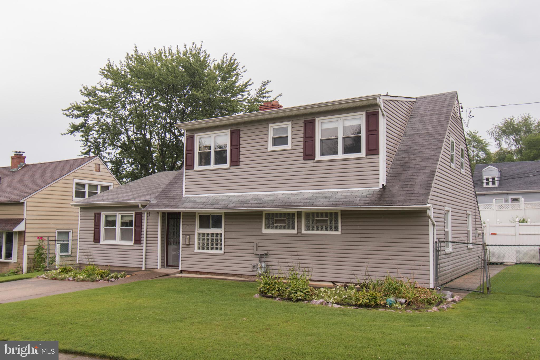 9347 Andover Road Philadelphia, PA 19114 - Photo 3 of 38 Gallery Image 3