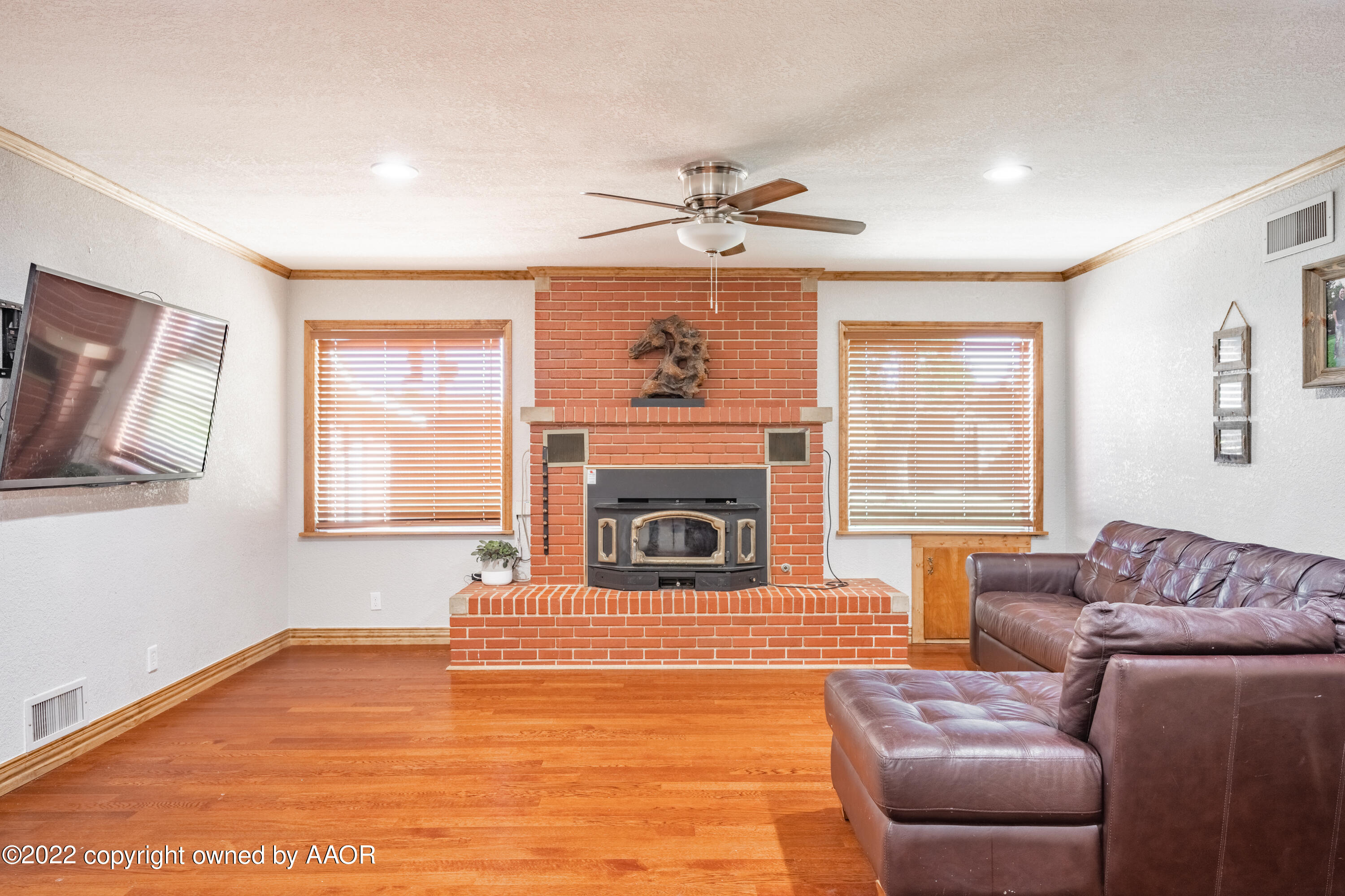 1007 South Canadian Street Wheeler, TX 79096 - Photo 16 of 35 living room 2
