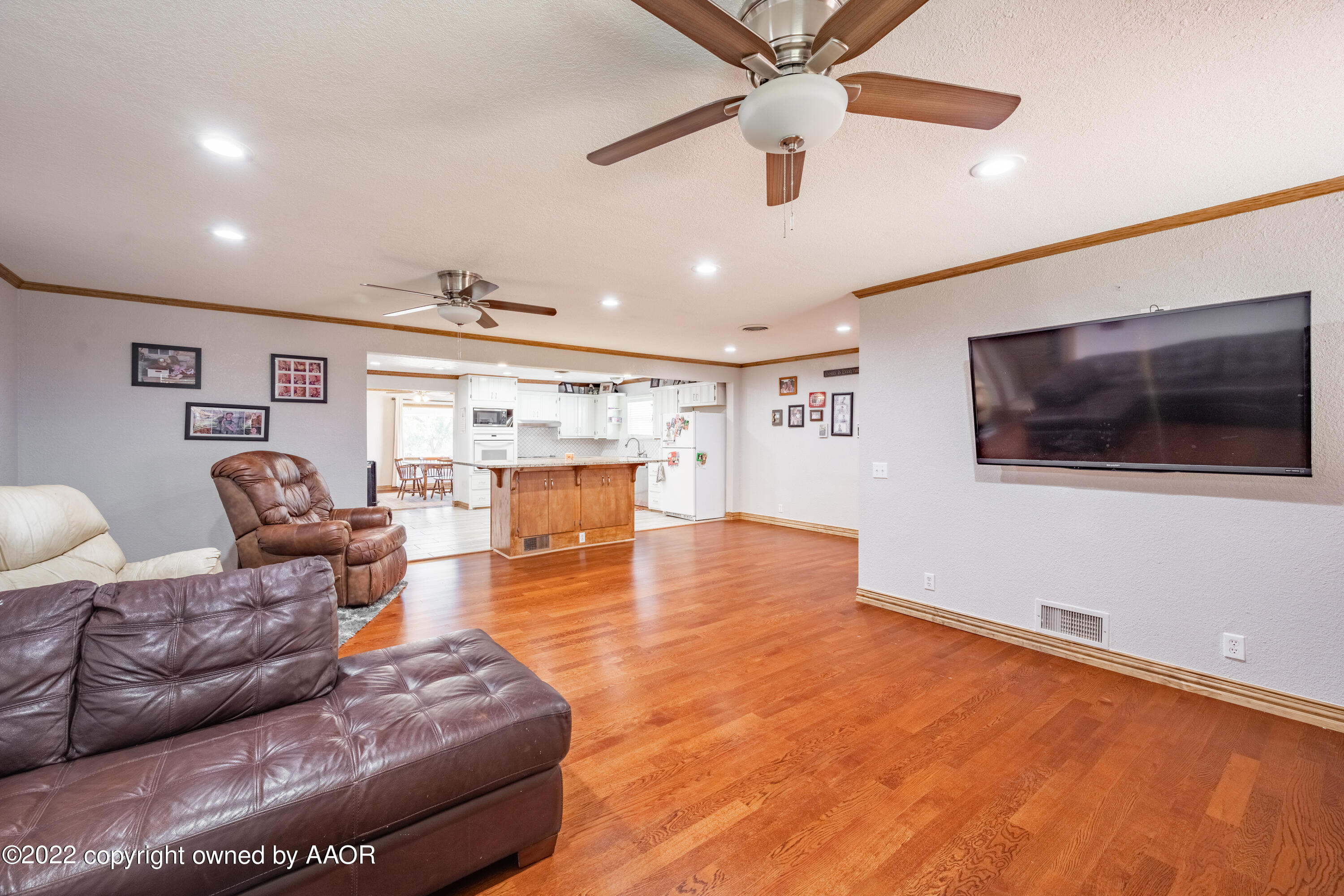 1007 South Canadian Street Wheeler, TX 79096 - Photo 17 of 35 living room 3