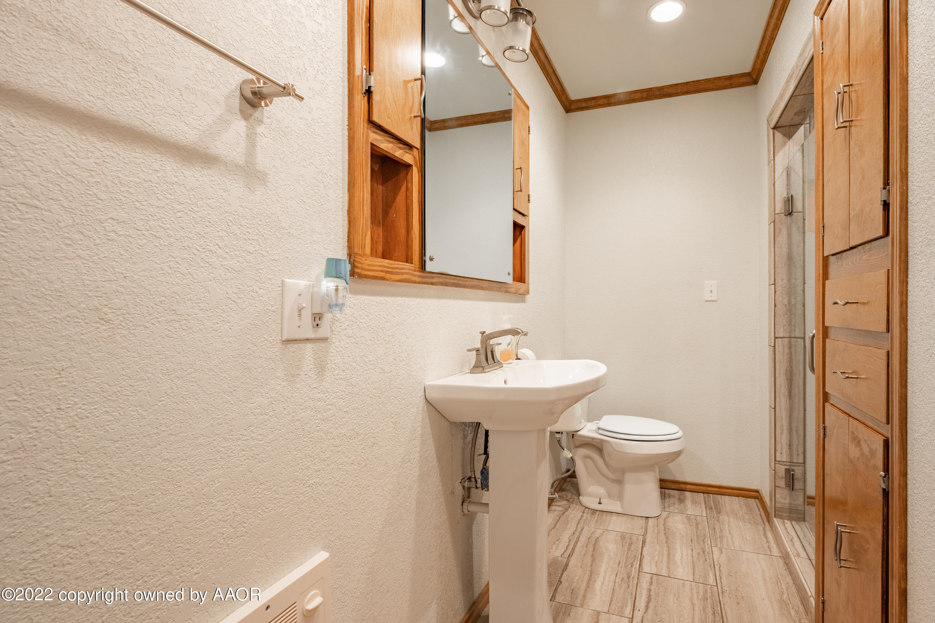 1007 South Canadian Street Wheeler, TX 79096 - Photo 29 of 35 bathroom two