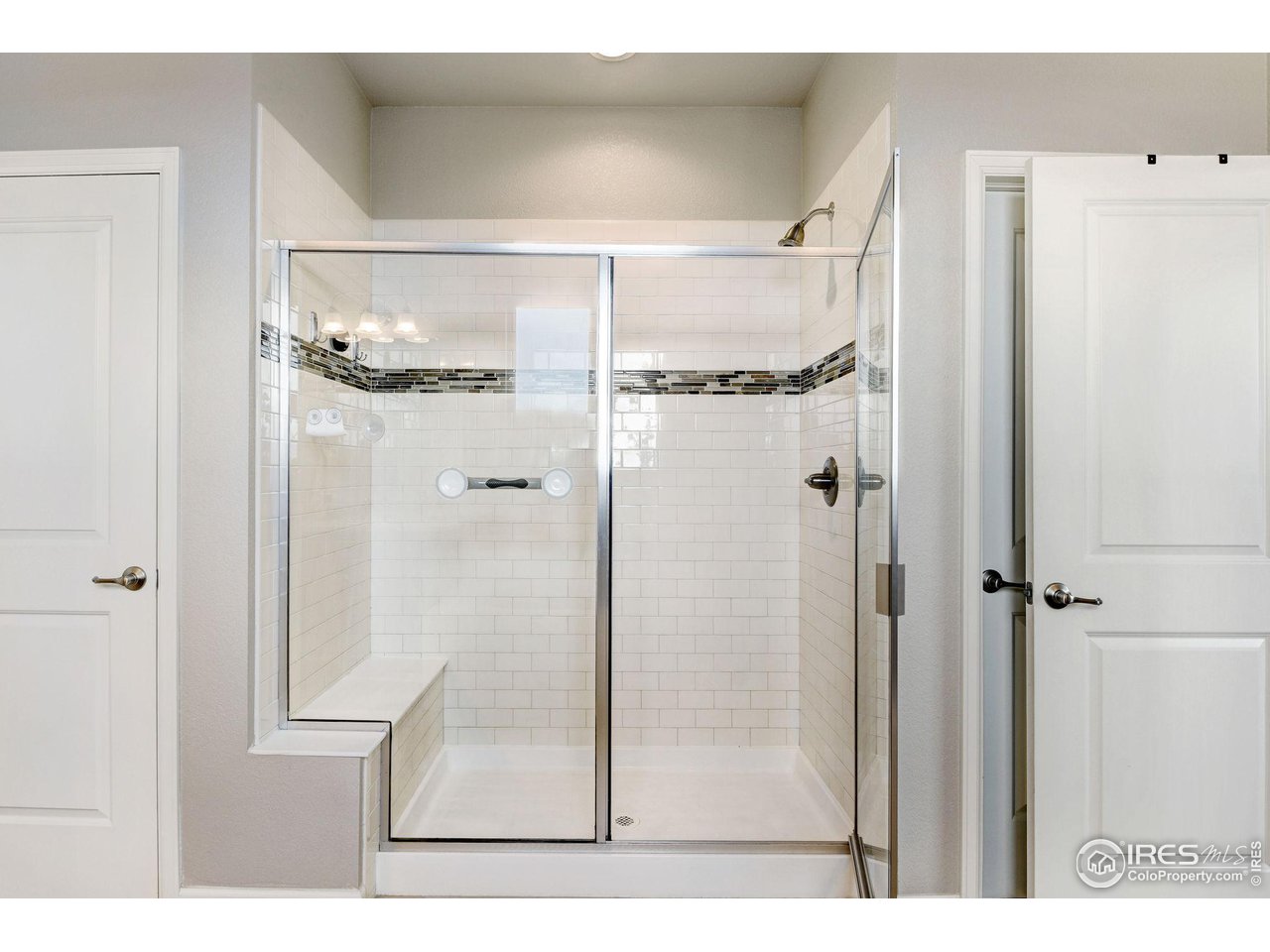 620 Wagon Bend Road Berthoud, CO 80513 - Photo 25 of 39 a bathroom with a glass shower door