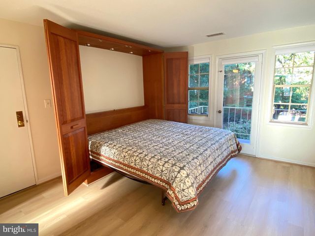 $250,000 | 1315 East Abingdon Drive, Unit 3, Alexandria, VA 22314