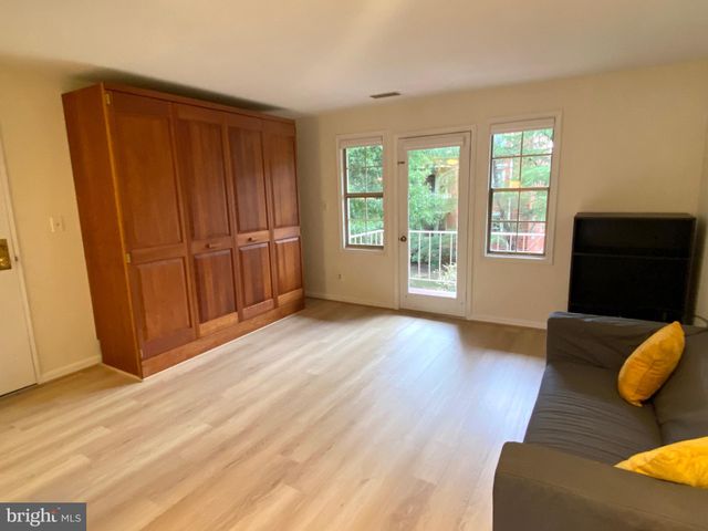 $250,000 | 1315 East Abingdon Drive, Unit 3, Alexandria, VA 22314