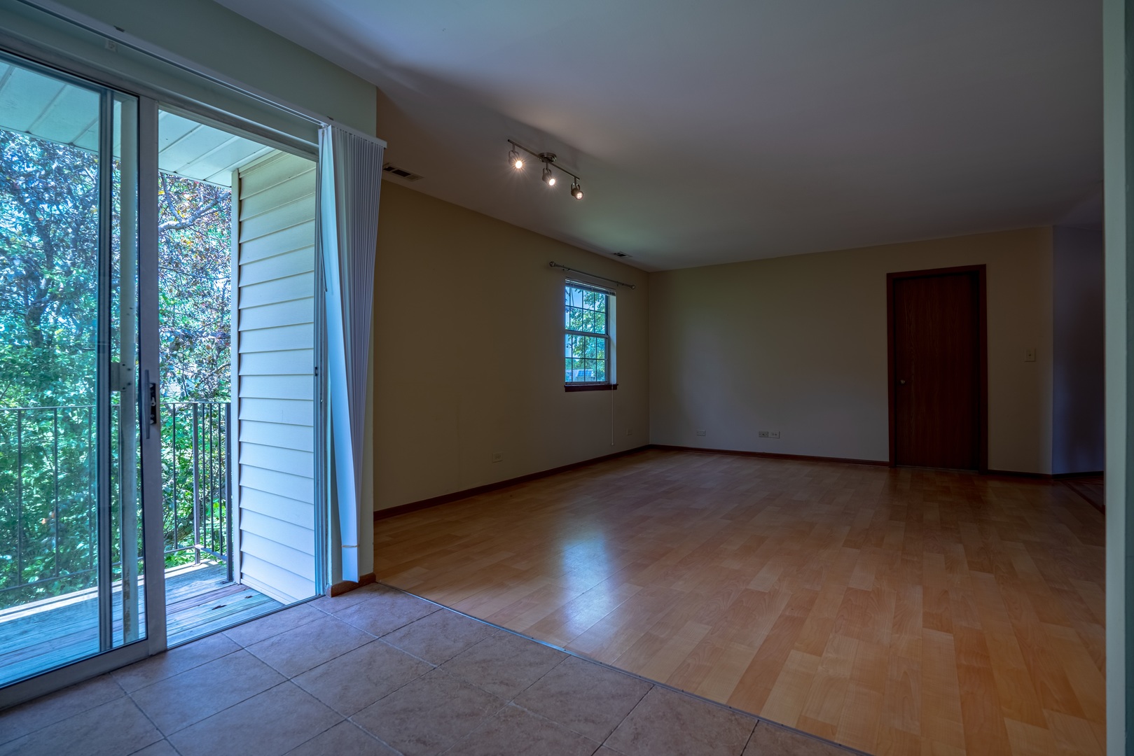 20 Gant Circle, Unit E Streamwood, IL 60107 - Photo 18 of 20 an empty room with windows and ceiling fan