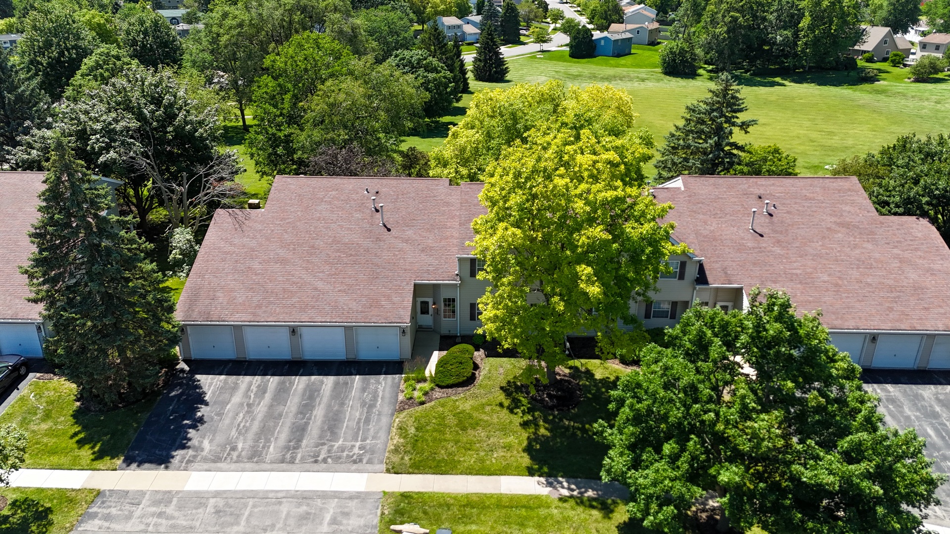 20 Gant Circle, Unit E Streamwood, IL 60107 - Photo 4 of 20 an aerial view of a house