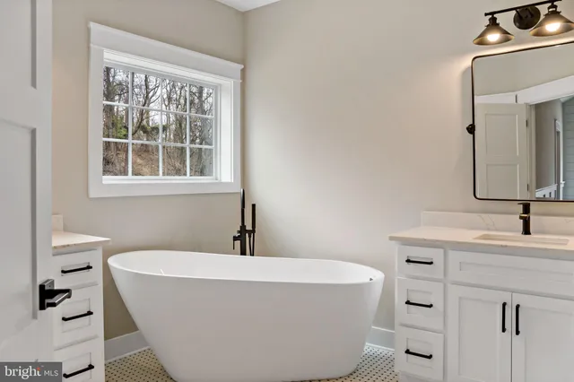 $899,999 | Mistletoe Lane, Shepherdstown, WV 25443