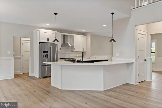 $899,999 | 9 Mistletoe Lane, Shepherdstown, WV 25443