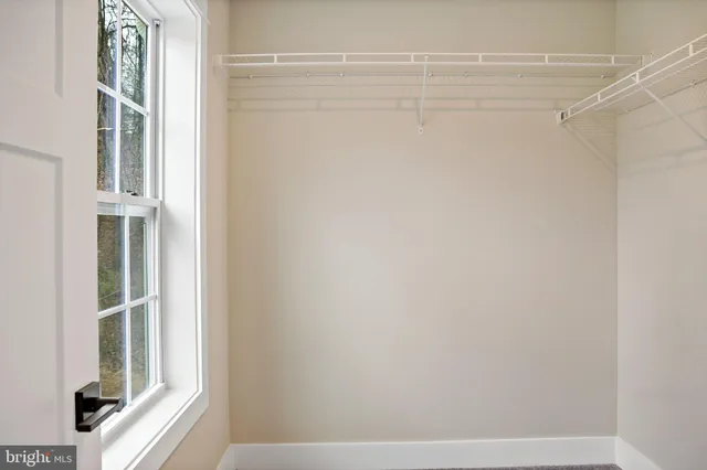 $899,999 | 9 Mistletoe Lane, Shepherdstown, WV 25443