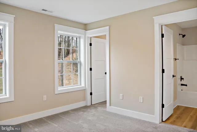 $899,999 | 9 Mistletoe Lane, Shepherdstown, WV 25443