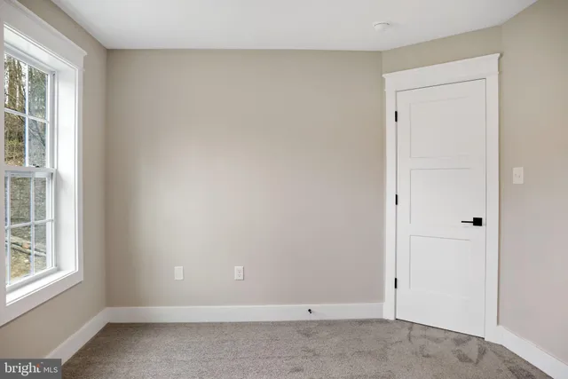 $899,999 | 9 Mistletoe Lane, Shepherdstown, WV 25443