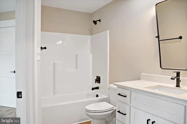 $899,999 | 9 Mistletoe Lane, Shepherdstown, WV 25443