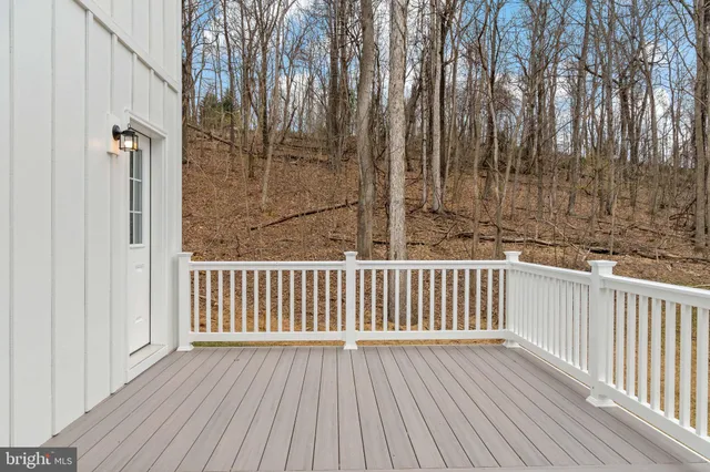 $899,999 | 9 Mistletoe Lane, Shepherdstown, WV 25443