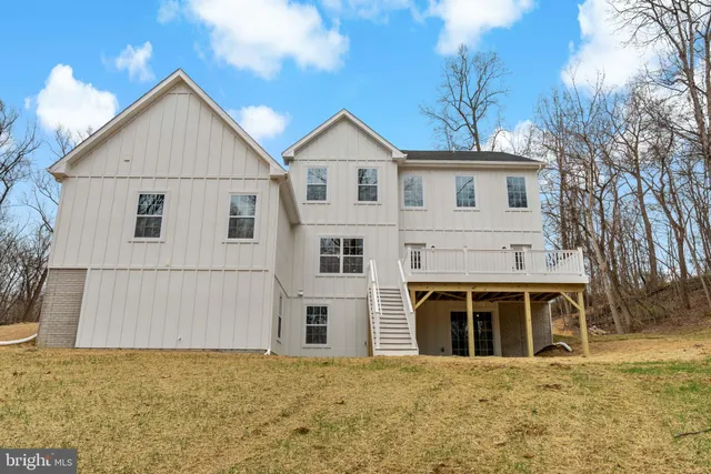 $899,999 | 9 Mistletoe Lane, Shepherdstown, WV 25443