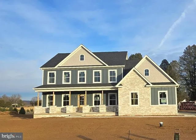 $899,999 | 9 Mistletoe Lane, Shepherdstown, WV 25443