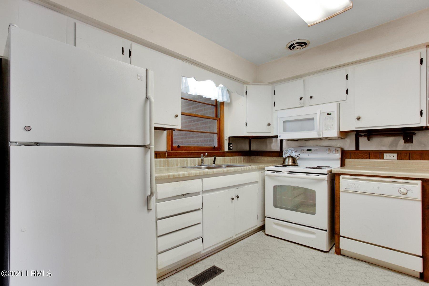 2403 State Rd S-7-280 Beaufort, SC 29902 - Photo 17 of 49 IMG_0227.JPG-SMALL