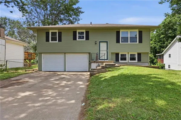 $229,500 | 1922 South Leslie Drive, Independence, MO 64055