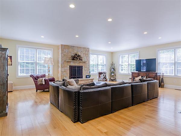 22 Raymond Road Sudbury, MA 01776 - Photo 13 of 30 Gallery Image 13