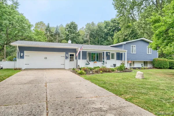 $279,000 | 2127 Holly Tree Drive, Davison, MI 48423